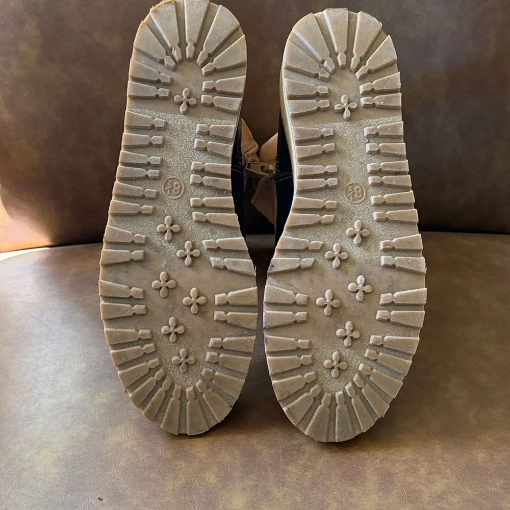 Tan and Black Women’s Chelsea Zip-Front Boots. Size 8.5 - Picture 3 of 8